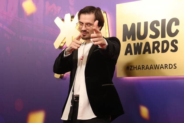 MOSCOW REGION, RUSSIA - APRIL 4, 2021: Singer Misha Marvin poses for a photo before the 2021 Zhara Music Awards ceremony at the Crocus City Hall. Vyacheslav Prokofyev TASS  TS0FB884