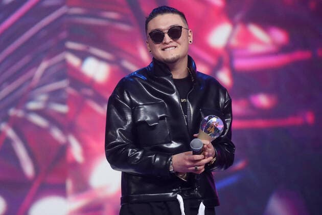 MOSCOW REGION, RUSSIA - APRIL 4, 2021: Singer Anatoly Tsoi, the winner in the Timeless category, at the 2021 Zhara Music Awards ceremony at the Crocus City Hall. Vyacheslav Prokofyev TASS  TS0FB912