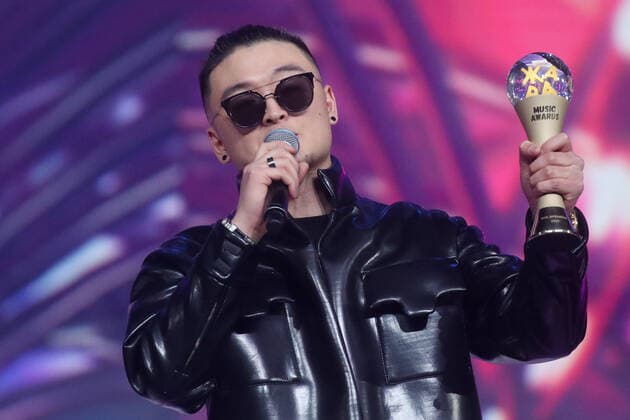 MOSCOW REGION, RUSSIA - APRIL 4, 2021: Singer Anatoly Tsoi, the winner in the Timeless category, at the 2021 Zhara Music Awards ceremony at the Crocus City Hall. Vyacheslav Prokofyev TASS  TS0FB913