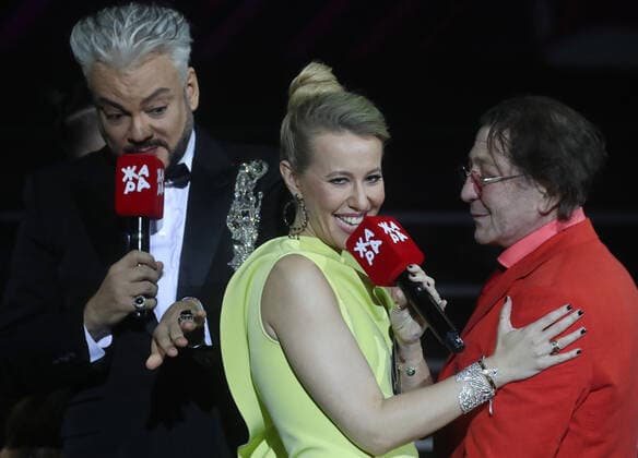 MOSCOW REGION, RUSSIA - APRIL 4, 2021: Singer Filipp Kirkorov, TV host Ksenia Sobchak, and singer Grigory Leps (L-R) at the 2021 Zhara Music Awards ceremony at the Crocus City Hall. Vyacheslav Prokofyev TASS  TS0FB923