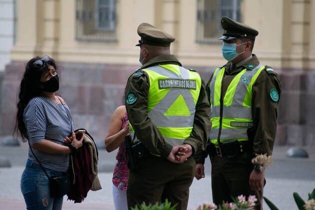 April 4, 2021, Santiago, Metropolitana, Chile: Police ask for papers from women who walked in the Plaza de Armas in Santiago, in the midst of the total quarantine decreed last week for the Metropolitan Region. Santiago Chile - ZUMAb332 20210404_zip_b332_015 Copyright: xMatiasxBasualdox