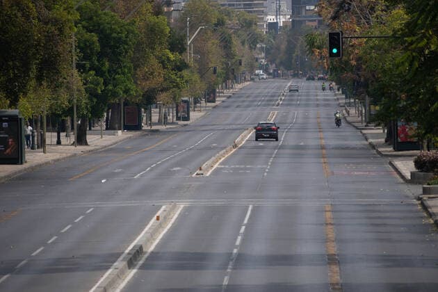 April 4, 2021, Santiago, Metropolitana, Chile: A main street in Santiago, in the middle of the total quarantine decreed last week for the Metropolitan Region. Santiago Chile - ZUMAb332 20210404_zip_b332_020 Copyright: xMatiasxBasualdox