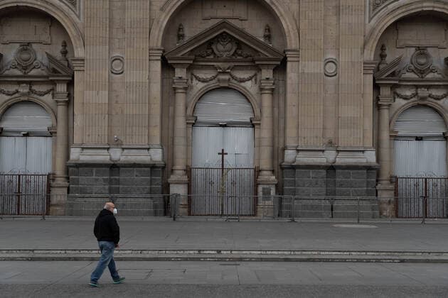 April 4, 2021, Santiago, Metropolitana, Chile: A man with a mask walks in front of the closed cathedral of Santiago, on Easter Sunday, in the middle of the total quarantine decreed last week for the Metropolitan Region. Santiago Chile - ZUMAb332 20210404_zip_b332_029 Copyright: xMatiasxBasualdox