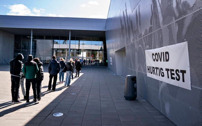 Long cow at Falck s lightning test, fast test center in Gigantium in Aalborg OEst, Tuesday 6 April 2021, Aalborg Jylland  Copyright: HenningxBagger HenningxBaggerx COP109 spdk20210406-161345-L
