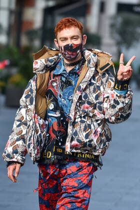 Bilder des Jahres 2021, Entertainment 04 April Entertainment Themen der Woche KW14 Entertainment Bilder des Tages April 6, 2021, London, United Kingdom: Olly Alexander seen at Global Radio Studios in London. London United Kingdom - ZUMAs197 20210406_zaa_s197_049 Copyright: xJamesxWarrenx