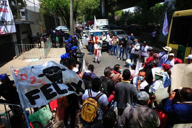 Supporters of Felix Salgado Macedonio, a Mexican politician accused of rape, protest in front of the facilities of the National Electoral Institute (INE) today, in Mexico City, Mexico, 06 April 2021. Supporters of Felix Salgado Macedonio protested on Tuesday in front of the headquarters of the National Electoral Institute (INE) for having annulled his candidacy in the elections for governor of Guerrero. The demonstrators, from the ruling National Regeneration Movement (Morena), demanded the reinstatement of the candidacy. Supporters of politician accused of abuse march in front National Electoral Institute !ACHTUNG: NUR REDAKTIONELLE NUTZUNG!  Copyright: xCarlosxRamirezx MEX9081 20210406-637533405782110900