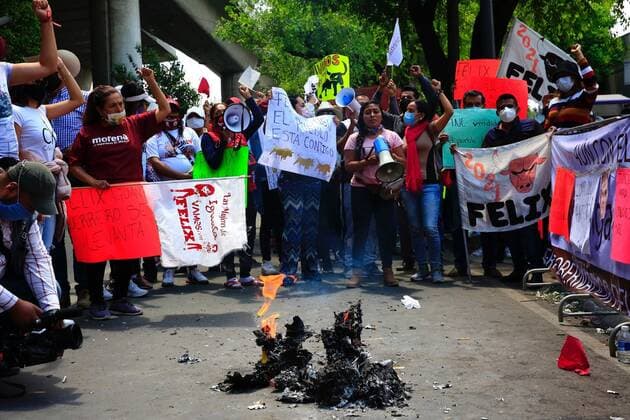 Supporters of Felix Salgado Macedonio, a Mexican politician accused of rape, protest in front of the facilities of the National Electoral Institute (INE) today, in Mexico City, Mexico, 06 April 2021. Supporters of Felix Salgado Macedonio protested on Tuesday in front of the headquarters of the National Electoral Institute (INE) for having annulled his candidacy in the elections for governor of Guerrero. The demonstrators, from the ruling National Regeneration Movement (Morena), demanded the reinstatement of the candidacy. Supporters of politician accused of abuse march in front National Electoral Institute !ACHTUNG: NUR REDAKTIONELLE NUTZUNG!  Copyright: xCarlosxRamirezx MEX9075 20210406-637533406460858861