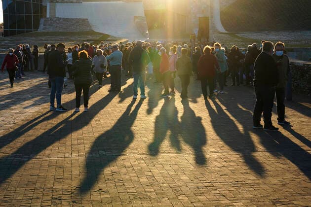 A long line of people crowds in the mass vaccination of Santiago de Compostela to April 6, 2021. The mass vaccination scheduled for this Tuesday afternoon in Santiago suffers delays and there have been queues and crowds at the doors of the Eisseman room, in the Cidade da Cultura. 6 APRIL 2021 Ãlvaro Ballesteros LagenciaEP 04 06 2021 Santiago de Compostela (Spain) Santiago de Compostela (Spain) Spain Copyright: xÃlvaroxBallesterosx 3634545