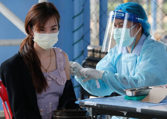 April 7, 2021, Bangkok, Thailand: A woman wearing face mask receives a dose of the CoronaVac (Sinovac) vaccine..Several cabinet ministers and all Bhumjaithai Party MPs have begun 14-day quarantine after being in close contact with new Covid-19 cases. Bangkok Thailand - ZUMAs197 20210407_zaa_s197_012 Copyright: xChaiwatxSubprasomx