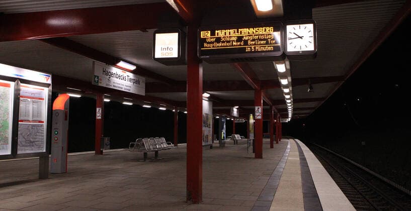The deserted platform of the underground station Hagenbecks Tierpark during the curfew in Hamburg after 9 pm Stellingen Hamburg