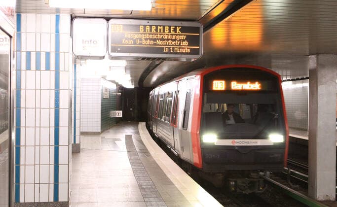 An underground train of line U3 enters the Schlump underground station, which is deserted during the curfew in Hamburg Eimsbüttel Hamburg