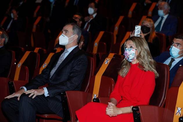 Spain s King Felipe VI (L) and Spanish Labor Minister, Yolanda Diaz (2R), attend the 7th Confederation of Medium and Small Enterprises (CEPYME) awarding ceremony at Reina Sofia Museum, in Madrid, Spain, 08 April 2021. Spain s Felipe VI chairs Spanish Confederation of Medium and Small Enterprises Awarding ceremony !ACHTUNG: NUR REDAKTIONELLE NUTZUNG!  Copyright: xEmilioxNaranjox GRAF9817 20210408-637534858548585710