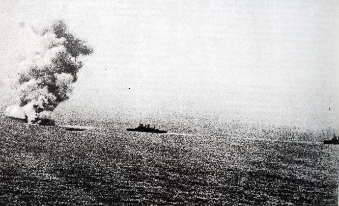 Explosion of the battleship Petropavlovsk near Port Arthur, 1904. WorldxHistoryxArchive 917_33_WHA_152_0309