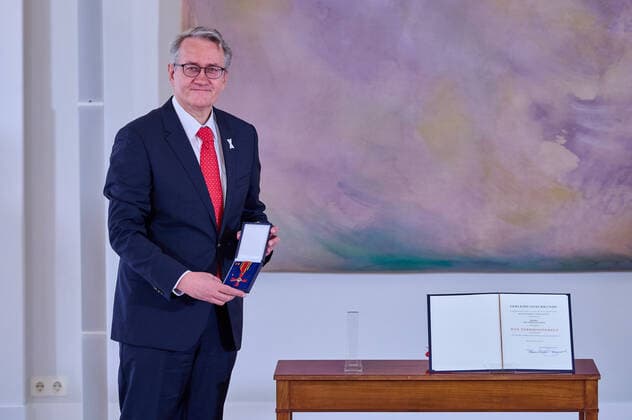 Award of the Order of Merit of the Federal Republic of Germany to Matthias Katsch by Federal President Steinmeier at Bellevue Palace in Berlin The honourees are committed to clarifying cases of abuse within the Catholic Church snapshot