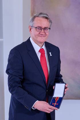 Award of the Order of Merit of the Federal Republic of Germany to Matthias Katsch by Federal President Steinmeier at Bellevue Palace in Berlin The honourees are committed to clarifying cases of abuse within the Catholic Church snapshot