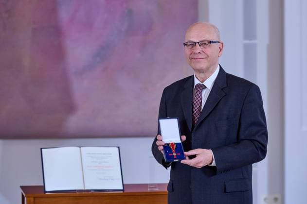 Award of the Order of Merit of the Federal Republic of Germany to Klaus Mertes by Federal President Steinmeier at Bellevue Palace in Berlin The honourees are committed to clarifying cases of abuse within the Catholic Church snapshot photog