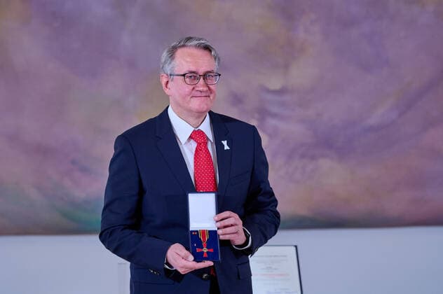 Award of the Order of Merit of the Federal Republic of Germany to Matthias Katsch by Federal President Steinmeier at Bellevue Palace in Berlin The honourees are committed to clarifying cases of abuse within the Catholic Church snapshot