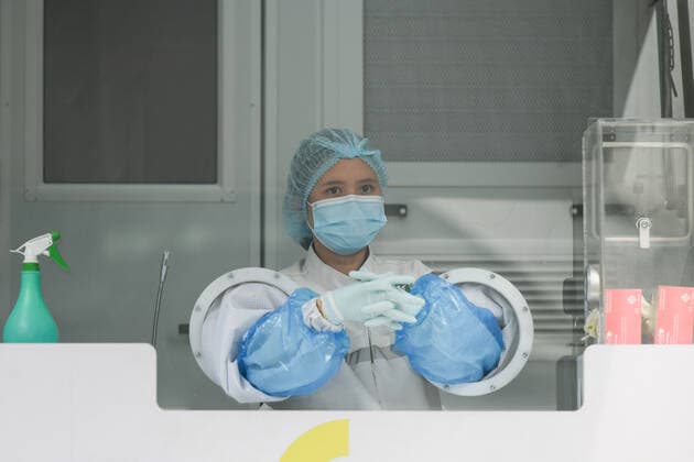 April 8, 2021, Bangkok, Thailand: A health worker gears up before conducting a swab test outside a nightclub in Bangkok..The Ministry of Public Health is set to recommend the closure of night entertainment spots in high-risk areas of Bangkok, in order to deal with the fast-spreading UK variant of the coronavirus. The UK variant is believed to have played a significant role in the spread of the latest cluster of infections detected at entertainment venues across the capital. Bangkok Thailand - ZUMAs197 20210408_zaa_s197_062 Copyright: xAmpholxThongmueangluangx