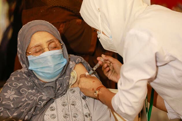 April 8, 2021, Dhaka, Bangladesh: A woman receives a dose of Covid-19 coronavirus vaccine during second phase of Covid-19 vaccination drive at the Bangabandhu Sheikh Mujib Medical University (BSMMU) in Dhaka, Bangladesh, April 8, 2021. The government is supposed to get 5 million doses of the Oxford-AstraZeneca vaccine every month as per a deal between India s Serum Institute and Bangladeshi pharma company Beximco. The country has so far received two shipments of 7 million doses of the Covid-19 vaccine. Apart from this, Bangladesh received two consignments of 3.2 million doses of the vaccine as gifts from India. Dhaka Bangladesh - ZUMAd117 20210408_zap_d117_010 Copyright: xSuvraxKantixDasx
