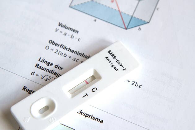 Elzach theme image test strategy, compulsory testing in school, rapid test, Corona self-test, SARS CoV 2 antigen test in the classroom theme image test strategy, Copyright: xFleigx xEibner-Pressefotox EP_dfg
