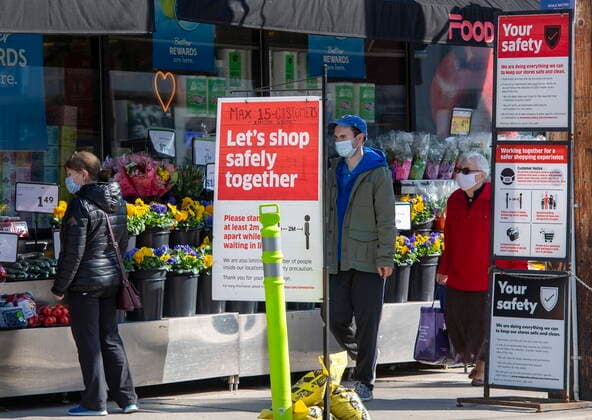 April 8, 2021, Toronto, on, Canada: Shoppers maintain their distance as they walk along a sidewalk in Toronto on Thursday, April 8, 2021. A province-wide stay-at-home order went into effect today. Toronto Canada  - ZUMAc35_ 20210408_zaf_c35_016 Copyright: xFrankxGunnx