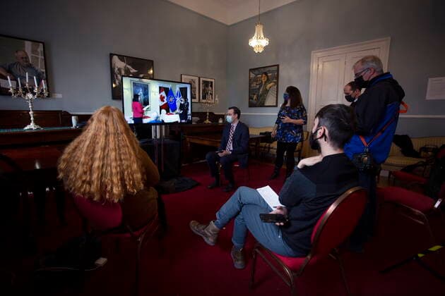 April 8, 2021, St. John s, NL, Canada: Media watch on a monitor as the Newfoundland and Labrador government is sworn in, at Government House in St. John s, Thursday, April 8, 2021. St. John s Canada  - ZUMAc35_ 20210408_zaf_c35_043 Copyright: xPaulxDalyx