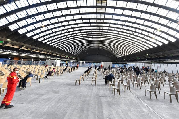 The vaccination center of the Palais des Expositions de Nice is the largest capacity in France. Launch of the operation 5000 vaccines on one day and on a single site Vaccine Center of the Palais des Expositions de Nice 266857 2021-04-09 _sans_perso  Copyright: xL.Urmanx xStarfacex STAR_266857_003