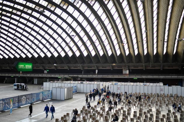 The vaccination center of the Palais des Expositions de Nice is the largest capacity in France. Launch of the operation 5000 vaccines on one day and on a single site Vaccine Center of the Palais des Expositions de Nice 266857 2021-04-09 _sans_perso  Copyright: xL.Urmanx xStarfacex STAR_266857_019