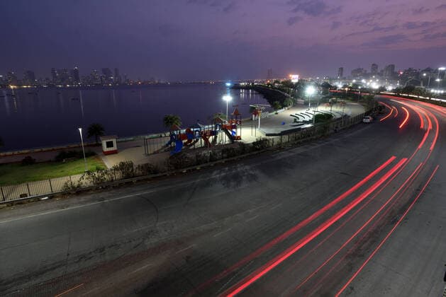 MUMBAI, INDIA - APRIL 9: Deserted view of Bandra reclamation after government impose lockdown on April 9, 2021 in Mumbai, India. Amid an alarming spike in COVID-19 cases in Mumbai, night curfew and weekend lockdown had been announced in the country s financial capital to curb the spread of COVID-19 infections. (Photo by Satish Bate Hindustan Times) Night Curfew And Weekend Lockdown Imposed In Mumbai To Curb The Spread Of Covid-19 Infections