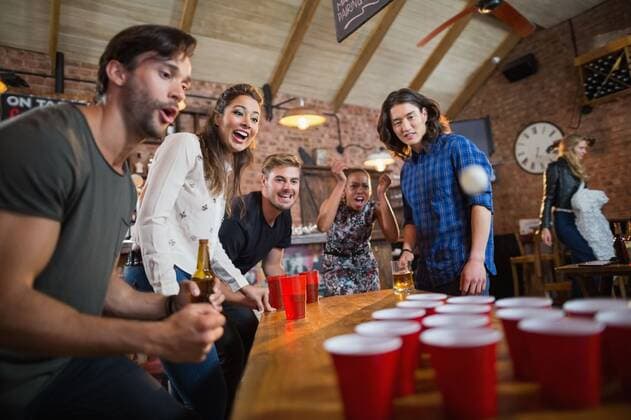 IMAGO Creative, Lifestyle, Leben in einer Wohngemeinschaft, WG Young friends enjoying beer pong game in restaurant Young friends enjoying beer pong game on table in restaurant, model released, , property released, Cape Town, South Africa, 14.11.2016, 970650.jpg, friend, enjoying, enjoyment, beer pong, game, table, restaurant, happy, playing, bar, ball, disposable cup, motion, having, drink, food and drink, refreshment, holding, alcohol, unhealthy, standing, pub, hipster, smiling, together, glass, lifestyle, leisure, casual, friendship, fun, party, togetherness, amusement, joy, pleasure, amusing, entertaining, celebration, shouting, red, ping pong, focus shot, mouth open, blurred motion, millennial Indoors