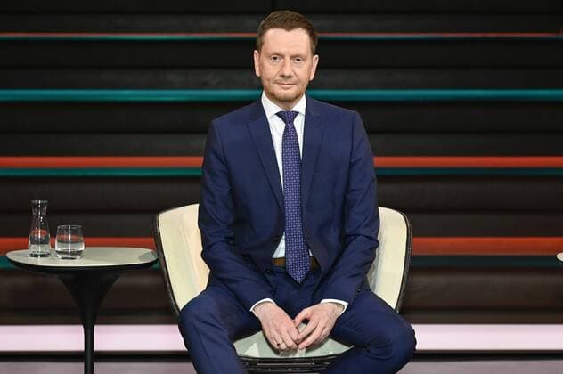 Michael Kretschmer politician 04 21 her Michael Kretschmer on 01 April 2021 in Markus Lanz , ZDF TV television talk show talk show Germany German German man politics CDU Prime Minister Saxony Saxon German politician across half sitting neutral