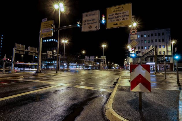 The first evening of curfews in Siegen, this is valid from 21 00 05 00, Kochs corner in Siegen without cars curfew on 10 04 2021 in Siegen Germany