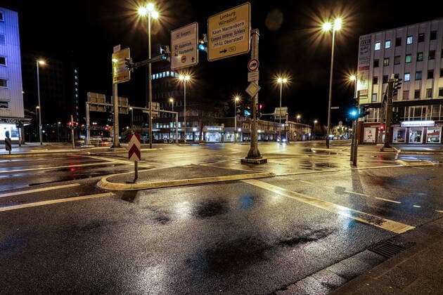 The first evening of curfews in Siegen, this is valid from 21 00 05 00, Kochs corner in Siegen without cars curfew on 10 04 2021 in Siegen Germany
