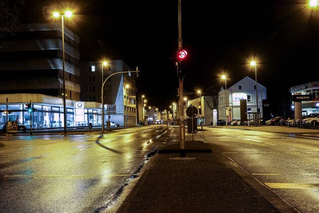 The first evening of the curfew in Siegen, this is valid from 21 00 h 05 00 h, Weidenauer Strasse in Weidenau curfew on 10 04 2021 in Siegen Germany