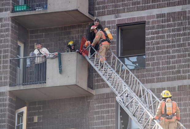 April 11, 2021, Montreal, PQ, Canada: Firefighters help people out of a seniors residence following a fire in Montreal, Sunday, April 11, 2021. Montreal Canada  - ZUMAc35_ 20210411_zaf_c35_002 Copyright: xGrahamxHughesx