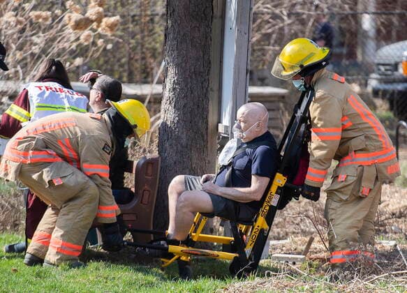 April 11, 2021, Montreal, PQ, Canada: A man receives oxygen after being removed from an apartment building following a fire in Montreal, Sunday, April 11, 2021. Montreal Canada  - ZUMAc35_ 20210411_zaf_c35_008 Copyright: xGrahamxHughesx