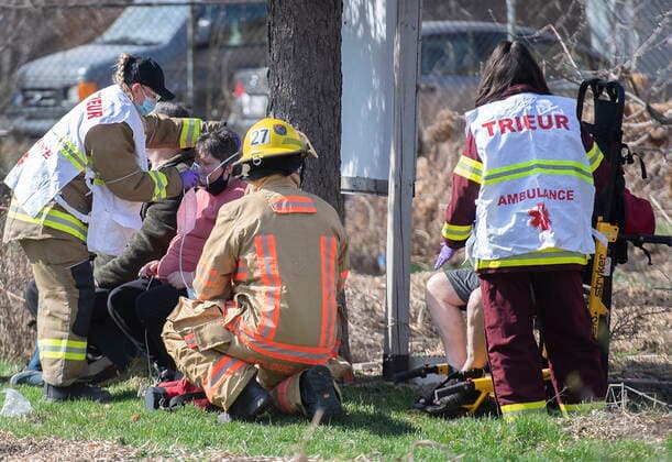April 11, 2021, Montreal, PQ, Canada: People receive treatment from paramedics following an apartment building following a fire in Montreal, Sunday, April 11, 2021. Montreal Canada  - ZUMAc35_ 20210411_zaf_c35_014 Copyright: xGrahamxHughesx