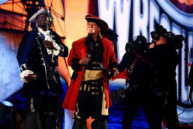 Bilder des Jahres 2021, Entertainment 04 April Entertainment Themen der Woche KW14 News Bilder des Tages April 11, 2021, Tampa, Florida, USA: Titus OÃ¢â‚¬â ¢Neil and Hulk Hogan open the show welcoming fans to Wrestlemania 37 at on Sunday, April 11, 2021 in Tampa. Tampa USA - ZUMAs70_ 20210411_zan_s70_050 Copyright: xLuisxSantanax