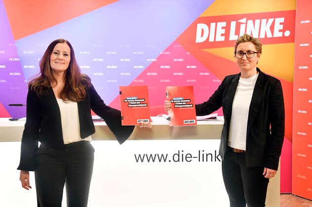 Bilder des Jahres 2021, News 04 April News Themen der Woche KW15 News Bilder des Tages Janine Wissler und Susanne Hennig-Wellsow bei der Pressekonferenz zur Vorstellung des Entwurfs des Parteivorstandes für das Wahlprogramm der Partei Die Linke im Karl-Liebknecht Haus. Berlin, 12.04.2021 *** Janine Wissler and Susanne Hennig Wellsow at the press conference for the presentation of the draft of the party executive for the election program of the party Die Linke in the Karl Liebknecht Haus Berlin, 12 04 2021 Foto:xF.xKernx xFuturexImage