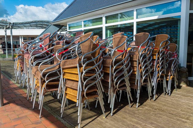 Kiel, Baltic Sea coast, 12 April 2021 Since 12 04 2021, outdoor gastronomy is allowed to reopen in areas with a correspondingly low incidence value At low temperatures and at the start still few guests Impressions from the Baltic Sea coast, from Damp Eckernförde and Kiel