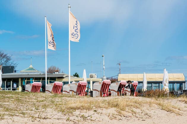 Kiel, Baltic Sea coast, 12 April 2021 Since 12 04 2021, outdoor gastronomy is allowed to reopen in areas with a correspondingly low incidence value At low temperatures and at the start still few guests Impressions from the Baltic Sea coast, from Damp Eckernförde and Kiel