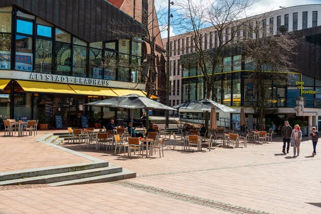 Kiel, Baltic Sea coast, 12 April 2021 Since 12 04 2021, outdoor gastronomy is allowed to reopen in areas with a correspondingly low incidence value At low temperatures and at the start still few guests Impressions from the Baltic Sea coast, from Damp Eckernförde and Kiel