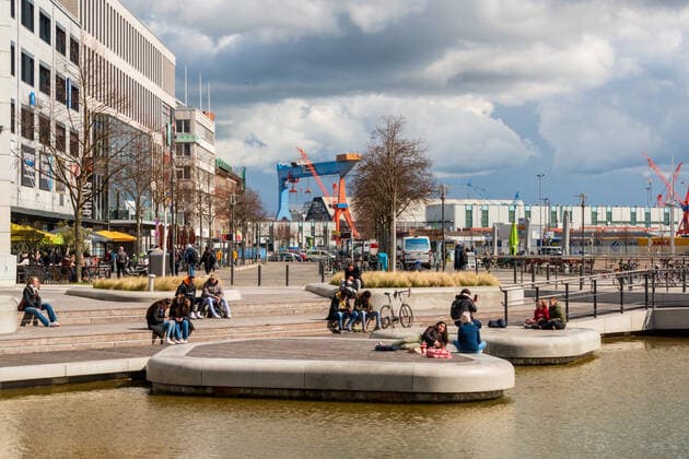 Kiel, Baltic Sea coast, 12 April 2021 Since 12 04 2021, outdoor gastronomy is allowed to reopen in areas with a correspondingly low incidence value At low temperatures and at the start still few guests Impressions from the Baltic Sea coast, from Damp Eckernförde and Kiel