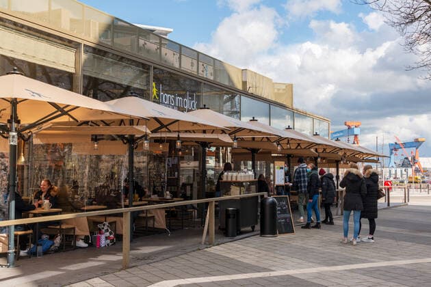 Kiel, Baltic Sea coast, 12 April 2021 Since 12 04 2021, outdoor gastronomy is allowed to reopen in areas with a correspondingly low incidence value At low temperatures and at the start still few guests Impressions from the Baltic Sea coast, from Damp Eckernförde and Kiel