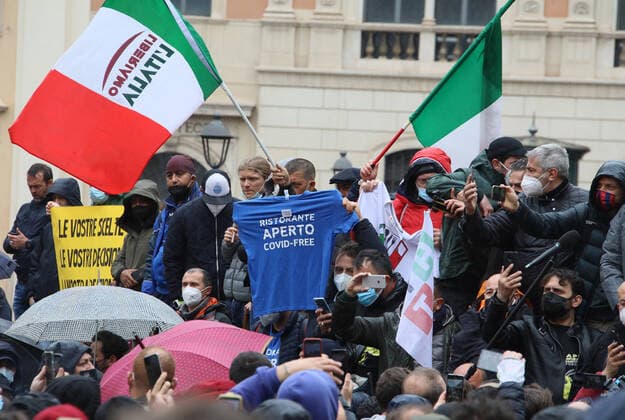 Rome, Tension at the demonstration of restaurateurs against government restrictions caused by the Covid 19 pandemic Pictured:  Copyright: xPieroxTenaglix xIPAx xPieroxTenaglix
