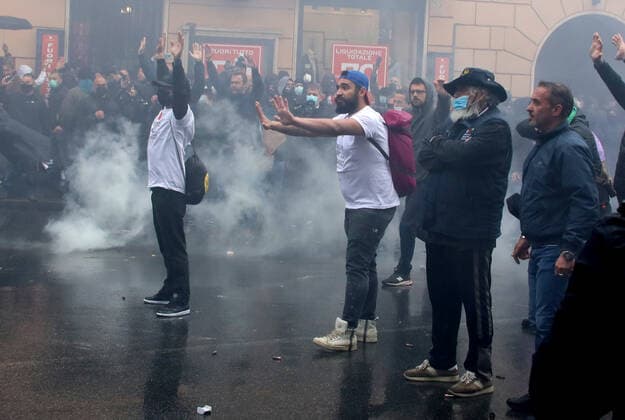 Rome, Tension at the demonstration of restaurateurs against government restrictions caused by the Covid 19 pandemic Pictured:  Copyright: xPieroxTenaglix xIPAx xPieroxTenaglix