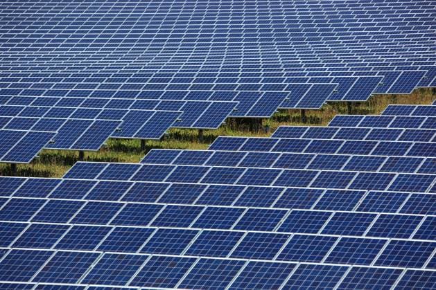 Solarfeld, Solarpark in der Landschaft, Fesselsdorf, Bayern, Deutschland 1f-802241RFM