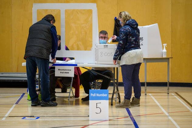 April 12, 2021: Voters cast their ballots at a Whitehorse polling station during the Yukon election on Monday April 12, 2021. Polls have opened across Yukon as the Liberal government led by Sandy Silver seeks a second term.  - ZUMAc35_ 20210412_zaf_c35_080 Copyright: xMarkxKellyx