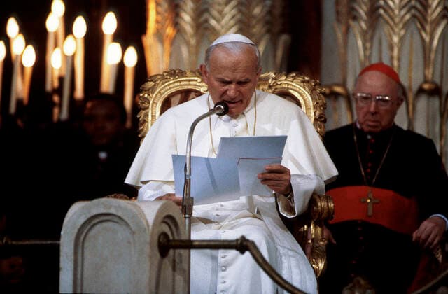 April 13t, 1986: visit of Pope John Paul II in the Synagogue of Rome, Italy.  Copyright: x xGiancarloxGiuliani CPPx xIPAx x CatholicxPressxPhotox