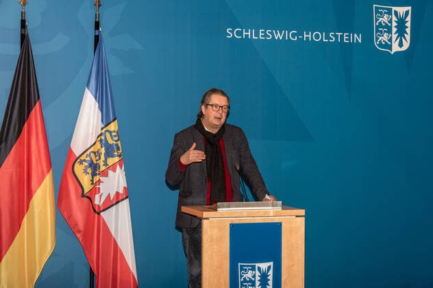 Kiel, 19 April 2021 Corona model projects in the field of culture and sport will start in Schleswig Holstein from 19 April 2021 Karin Prien, Minister of Culture of the State of Schleswig Holstein and Sabine Sütterlin Waack, Minister of the Interior of the State of Schleswig Holstein will present the various model projects at a joint press conference in the state parliament building